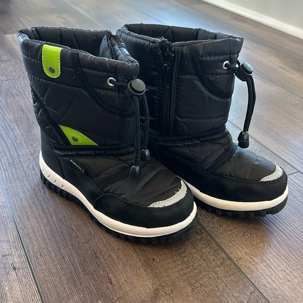 Little boys sz 12 snow boots